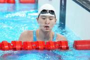 bsports体育-游泳比赛女子破纪录夺冠，绝对佳话！