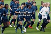 bsports体育-激烈竞争：女足赛场上火花四溅，双方实力对比