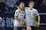 bsports体育-上海申鑫逆袭获胜，实现艰难胜利保持榜首位置
