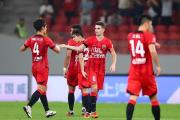 bsports体育-赛场上燃情的对决，球队实力均衡，胜负难料
