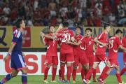 bsports体育-足球赛场悬念无限，球队实力逐步显露