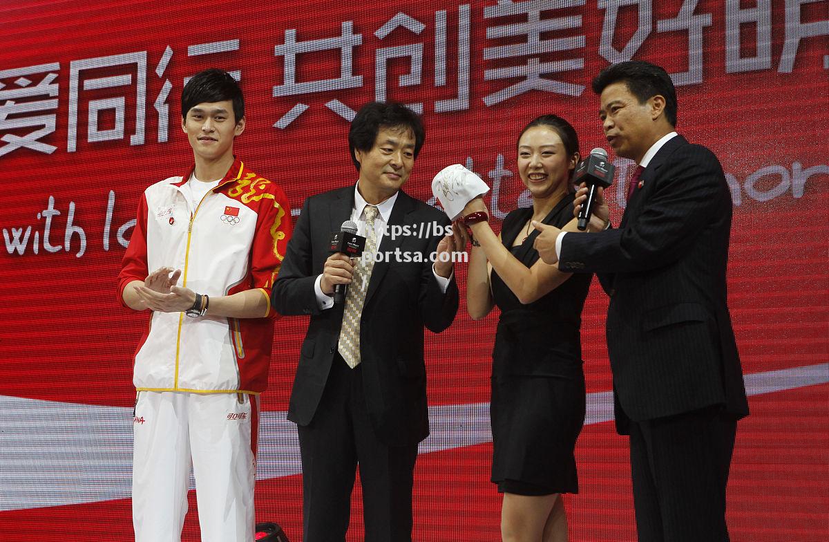 亚特兰大新援踢进制胜球，领队笑逐颜开